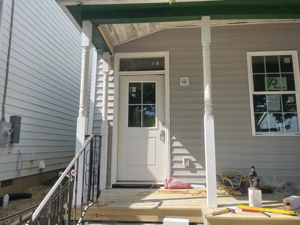 New Post and Door — photo 3