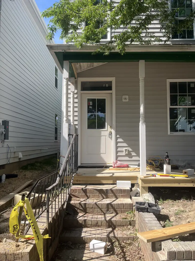 New Post and Door — photo 4